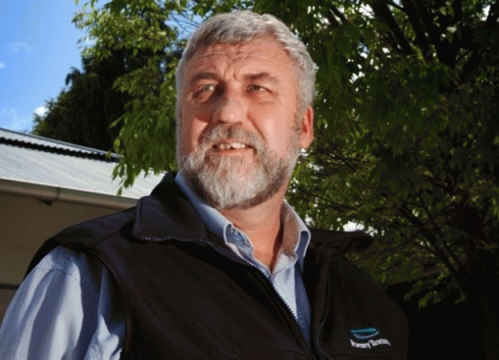 Bob Gordon quits 3