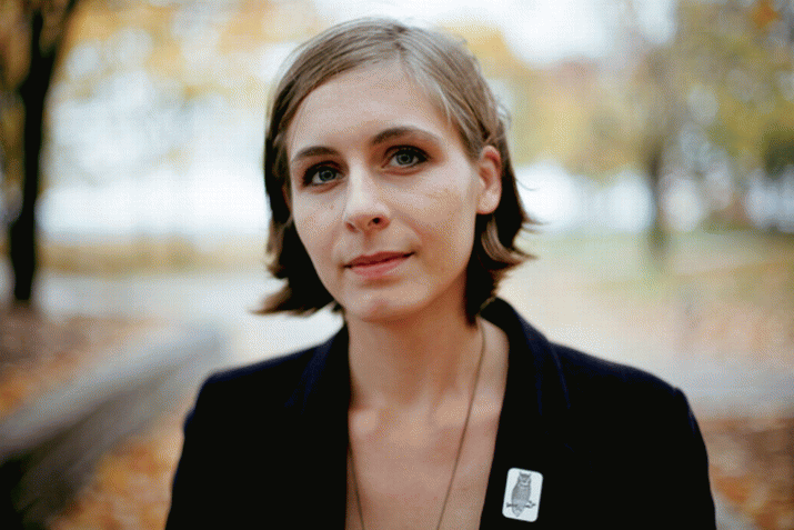 Booker prize: Eleanor Catton becomes youngest winner for The Luminaries 3