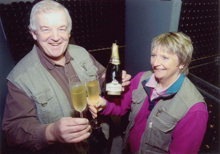 MIKE PUT A SPARKLE INTO ENGLISH WINE 4 MIKE PUT A SPARKLE INTO ENGLISH WINE 4