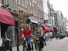 Cyclists: Wrong picture. Wrong message! 3