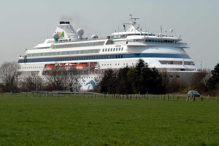 98km Kiel Canal eight years in making 14 image