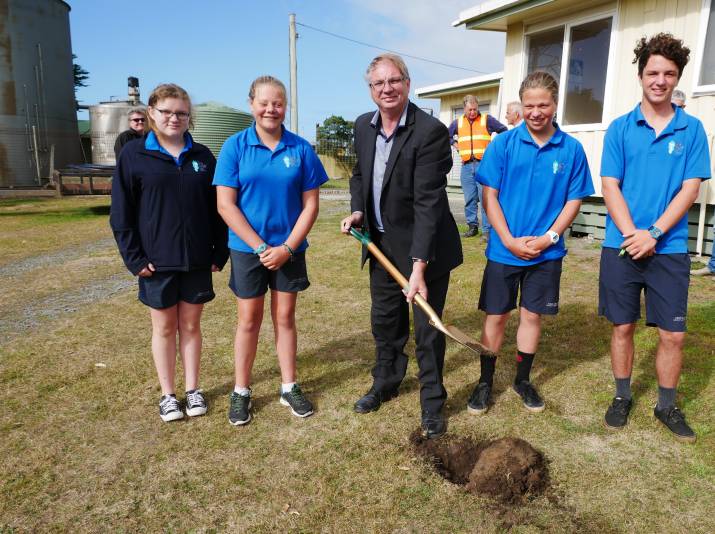 King Island’s water project underway ... 4 image