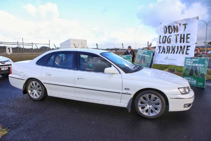 Tarkine Conservationists Welcome Prime Minister to Burnie 4 image