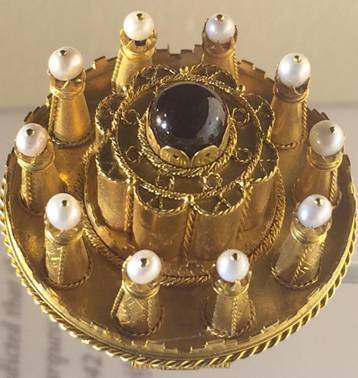 Part III: A Broach of Burning Gold 71 Part III: A Broach of Burning Gold 71