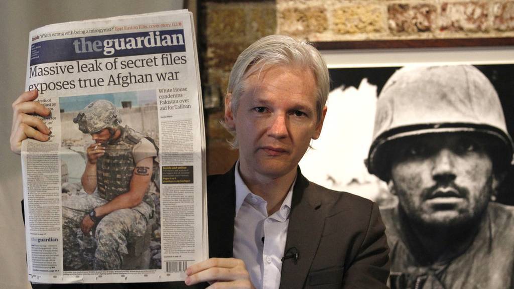 Guardian challenged over ‘fake’ Assange & Manafort story, as Luke Harding goes AWOL 1