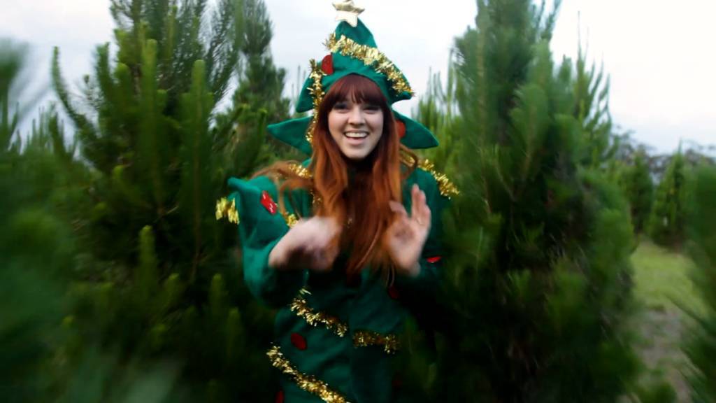 Cygnet Folk Festival: Kay Proudlove delivers quirky video for ‘Giftcard’ 3
