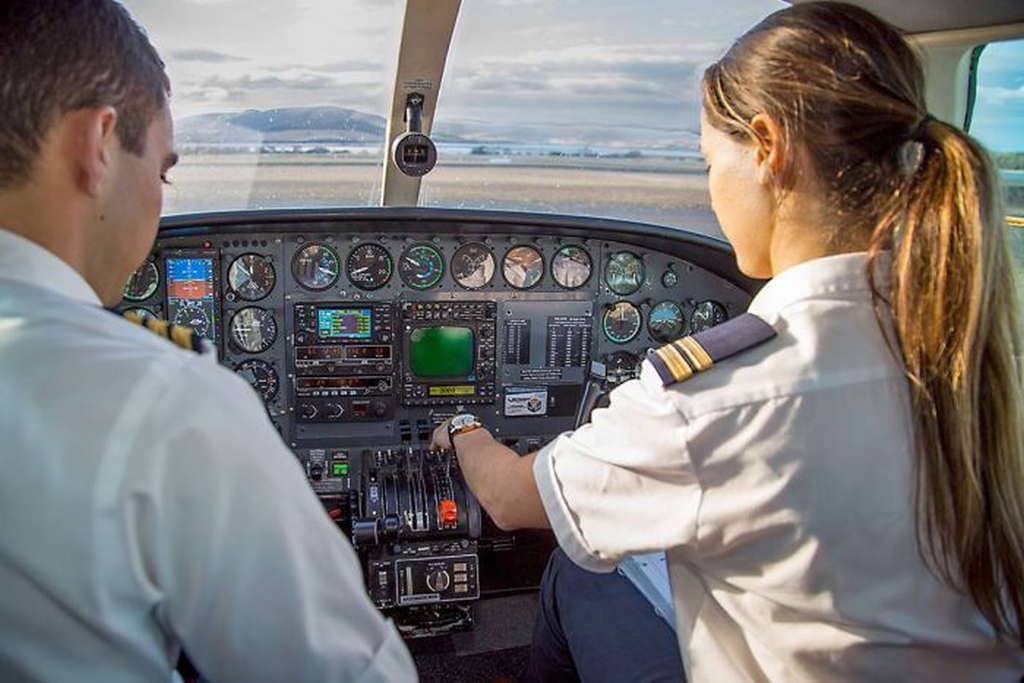 Pilot killed in Tasmanian mountain crash named as 30yo Queenslander Nikita Walker 1