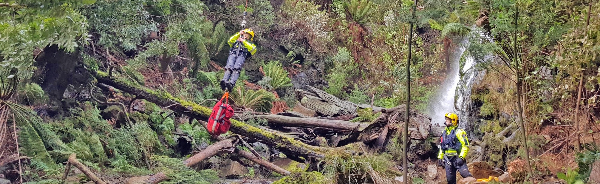 Dramatic Rescue at Holwell Gorge 3 Dramatic Rescue at Holwell Gorge 3