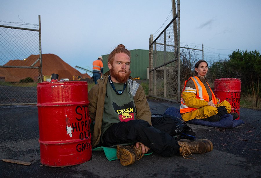 Protest Shuts Down Artec Woodchip Mill 7