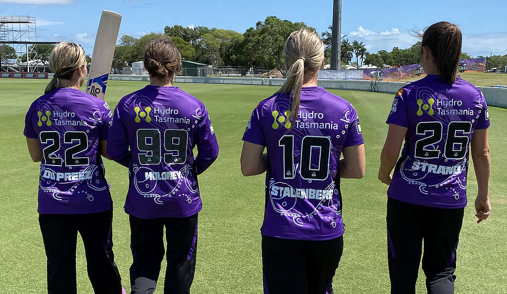 Hobart Hurricanes Launch First Nations Round Kit in Mackay 4 Hobart Hurricanes Launch First Nations Round Kit in Mackay 4