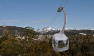 On Cradle Mountain Cableway ... 7