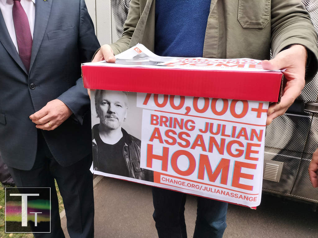 700K-signature Assange Petition to be Presented to Parliament 3