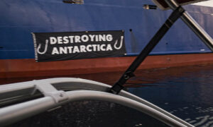 Protest Against Antarctic Longliner 14