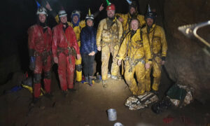 Cavers Go Deep at Niggly Cave 9