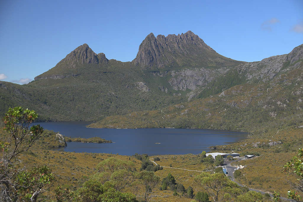 On Dove Lake Viewing Shelter ... 10 On Dove Lake Viewing Shelter ... 10