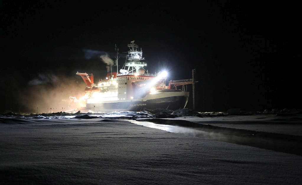 RV Polarstern Docks in Hobart 1