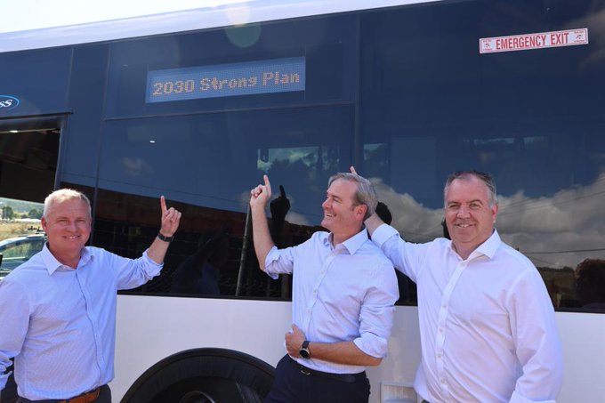 Liberals Promise to Halve Bus Fares for a Year 15