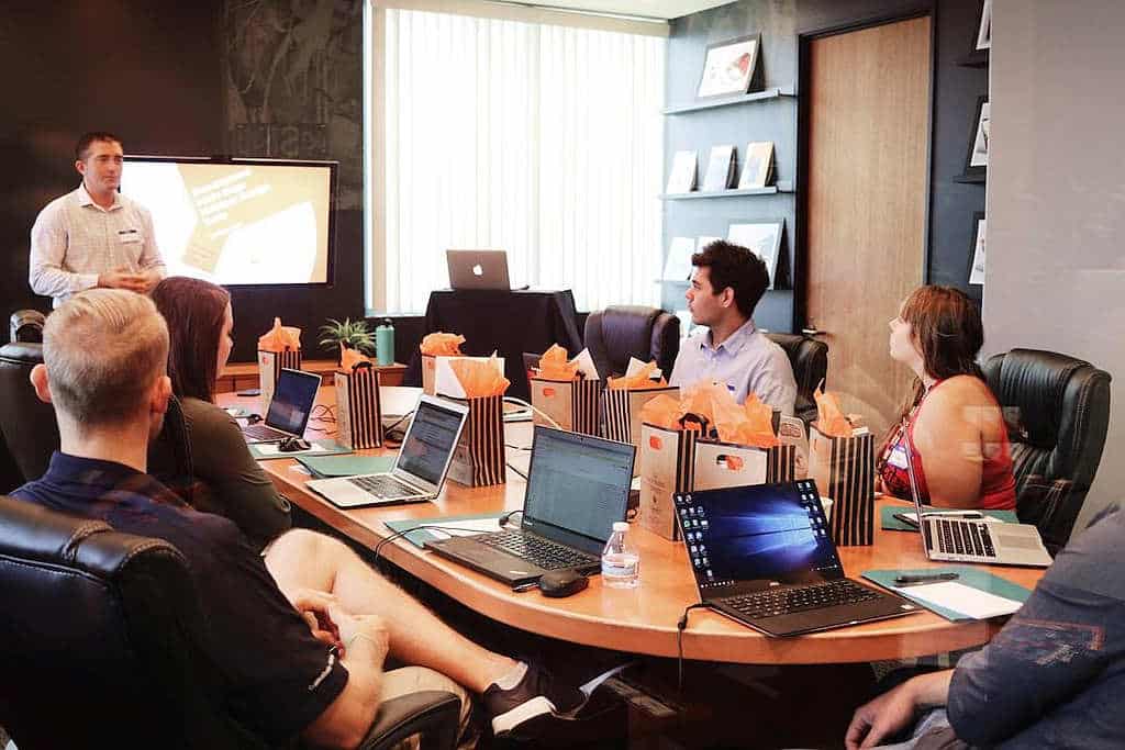 Top Ways to Advance Your Business 6 Top Ways to Advance Your Business 6