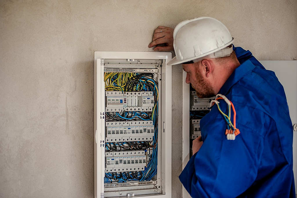 Struggling With Using A Multimeter? Here’re Some Tips on Using it to Test an Outlet 1 Struggling With Using A Multimeter? Here’re Some Tips on Using it to Test an Outlet 1