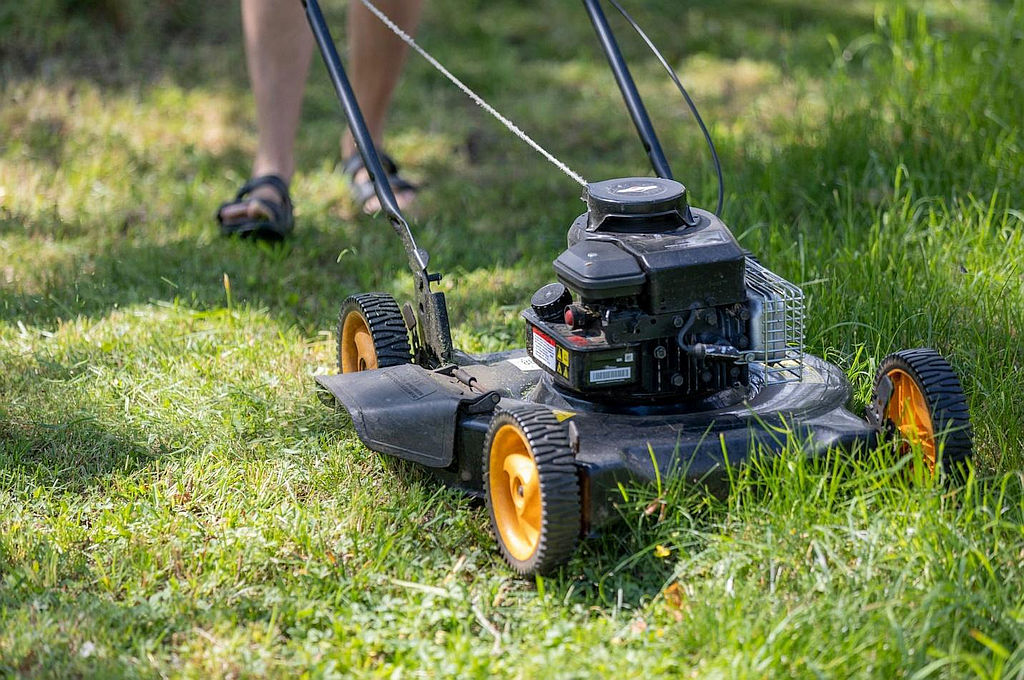 Essential Lawn Mower Maintenance Tips 3 Essential Lawn Mower Maintenance Tips 3