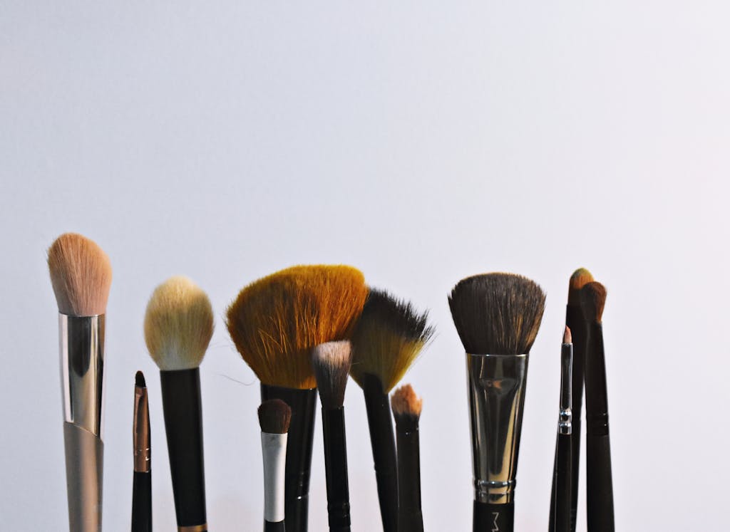 Simple Makeup Tricks to Enhance Your Natural Features 3 Simple Makeup Tricks to Enhance Your Natural Features 3