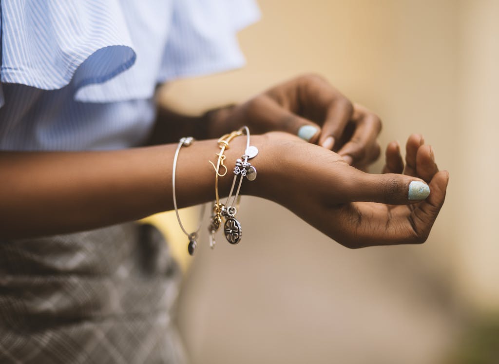 Why Skin-Friendly Jewellery Matters for Everyday Comfort 3 Why Skin-Friendly Jewellery Matters for Everyday Comfort 3