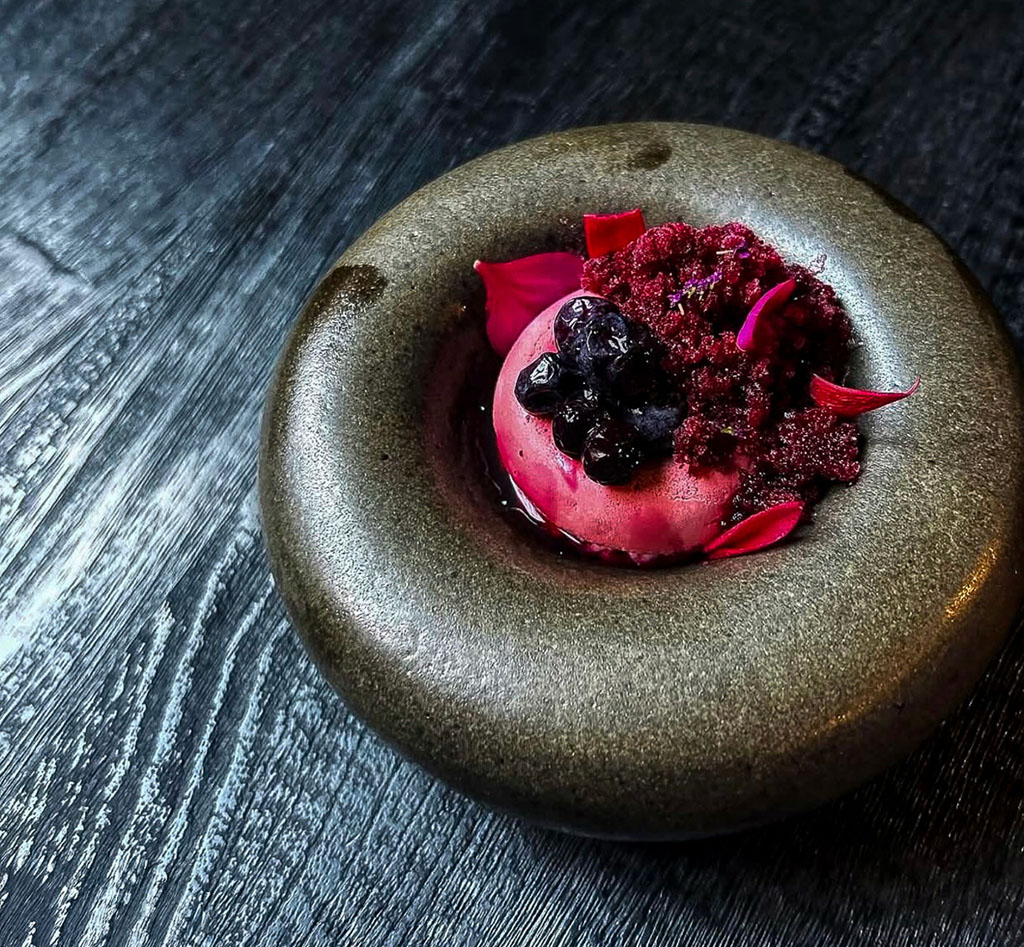 Artist Turns Venue Waste into Ceramic Art Materials 1