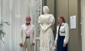 City Statues Celebrate Tasmanian Diva 7